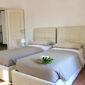  Appartement La Casa Di Giulia With Air Conditioning, Wifi And Private Parking